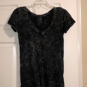 Dark wash t-shirt V-neck